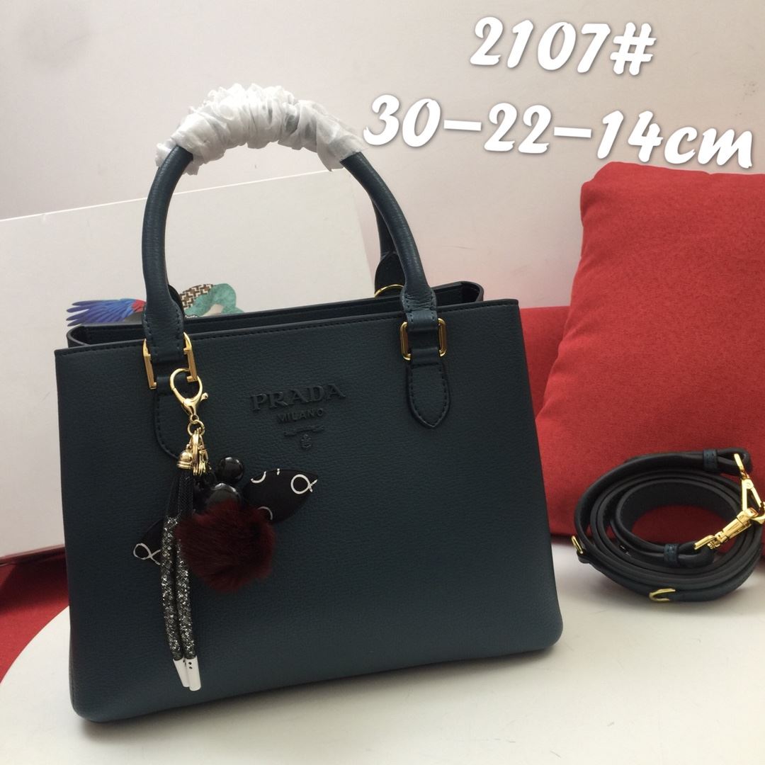 Pra*a shopping bags